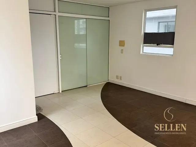 Sala com 10m², para alugar, no bairro Pioneiros em Balneário Camboriú