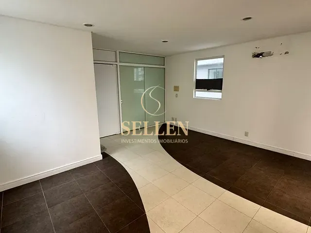 Sala com 10m², para alugar, no bairro Pioneiros em Balneário Camboriú