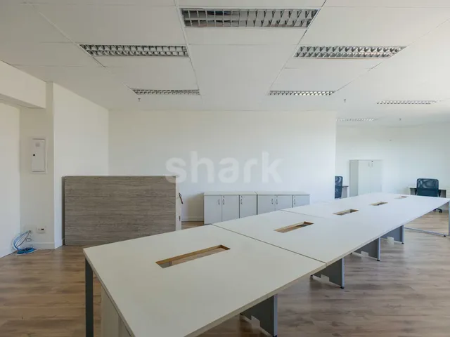 Sala para alugar, no bairro Dezoito do Forte Empresarial/Alphaville. em Barueri