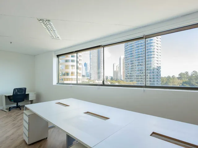 Sala para alugar, no bairro Dezoito do Forte Empresarial/Alphaville. em Barueri