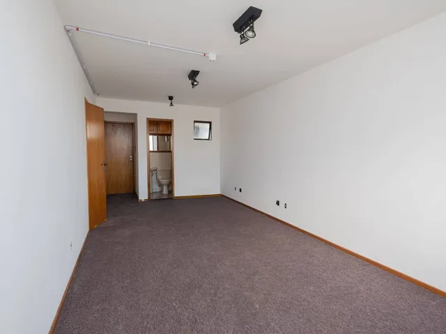 Sala à venda, no bairro Centro em Pelotas