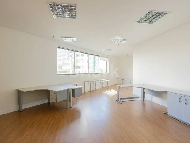 Sala para alugar, no bairro Dezoito do Forte Empresarial/Alphaville. em Barueri