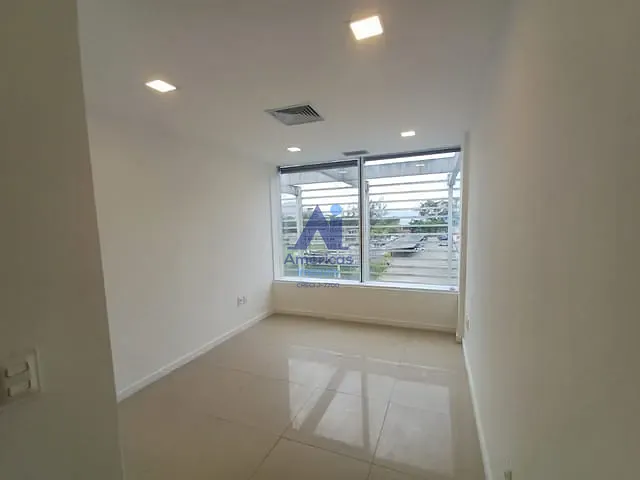 Sala com 22m², para alugar, no bairro Recreio dos Bandeirantes em Rio de Janeiro