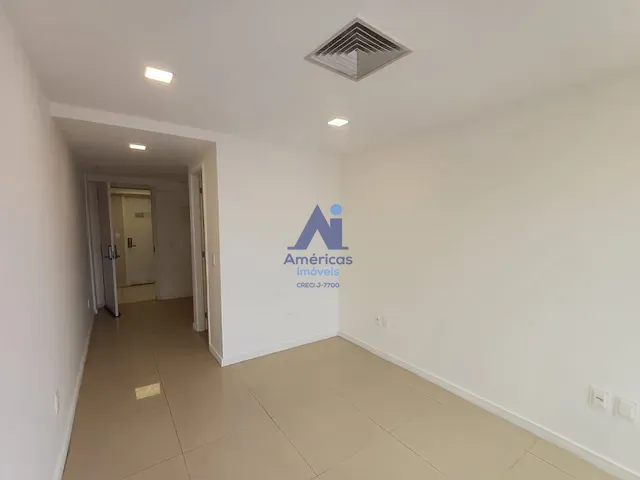 Sala com 22m², para alugar, no bairro Recreio dos Bandeirantes em Rio de Janeiro