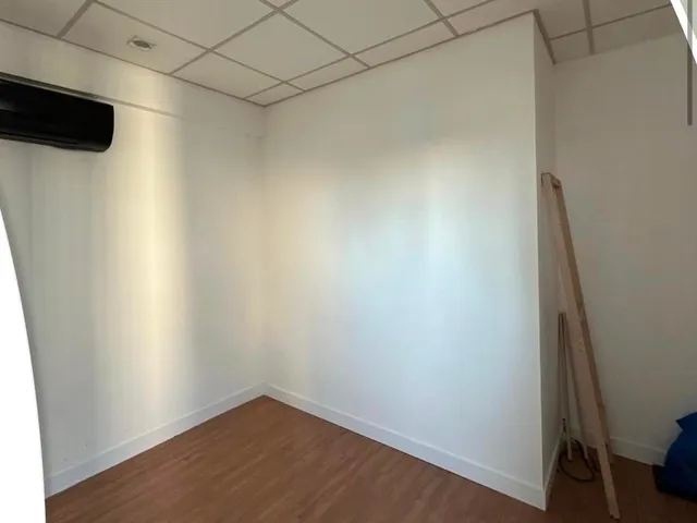 Sala para alugar, no bairro Dezoito do Forte Empresarial/Alphaville. em Barueri