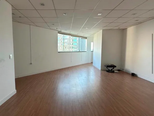Sala para alugar, no bairro Dezoito do Forte Empresarial/Alphaville. em Barueri