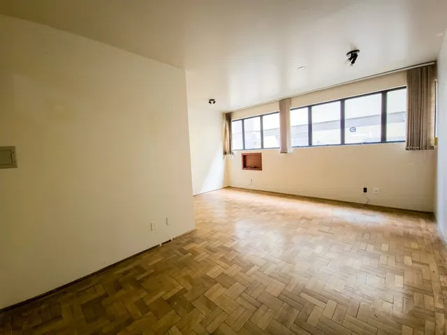 Sala à venda, no bairro Centro em Pelotas