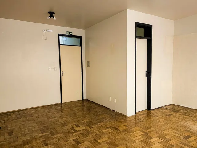 Sala à venda, no bairro Centro em Pelotas