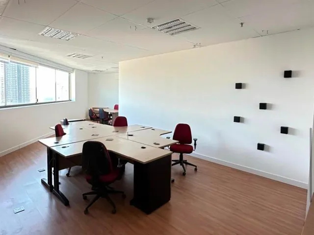 Sala para alugar, no bairro Dezoito do Forte Empresarial/Alphaville. em Barueri