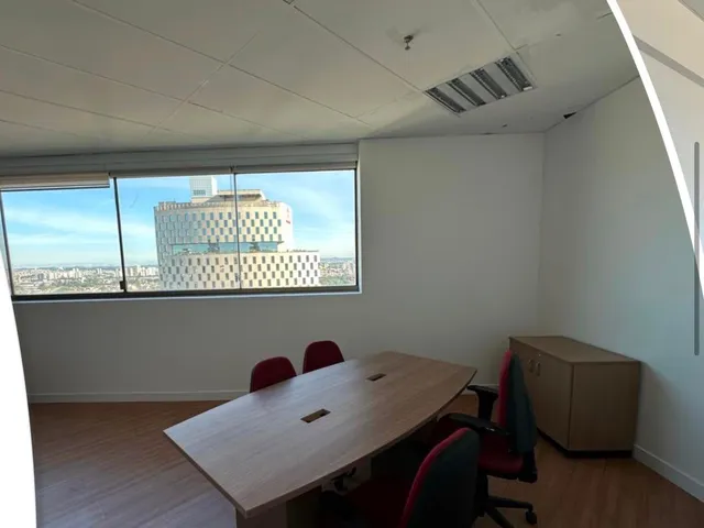 Sala para alugar, no bairro Dezoito do Forte Empresarial/Alphaville. em Barueri