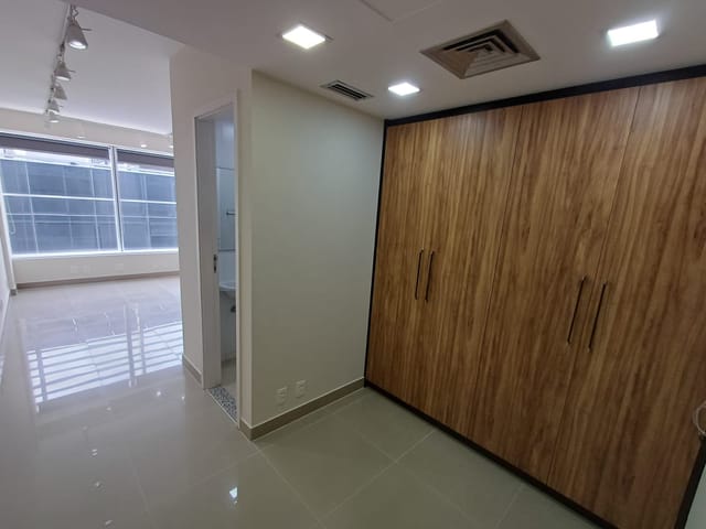 Foto do Sala - Sala moderna e iluminada à venda no A5 Offices, Recreio dos Bandeirantes, Rio de Janeiro, RJ | Américas Imóveis