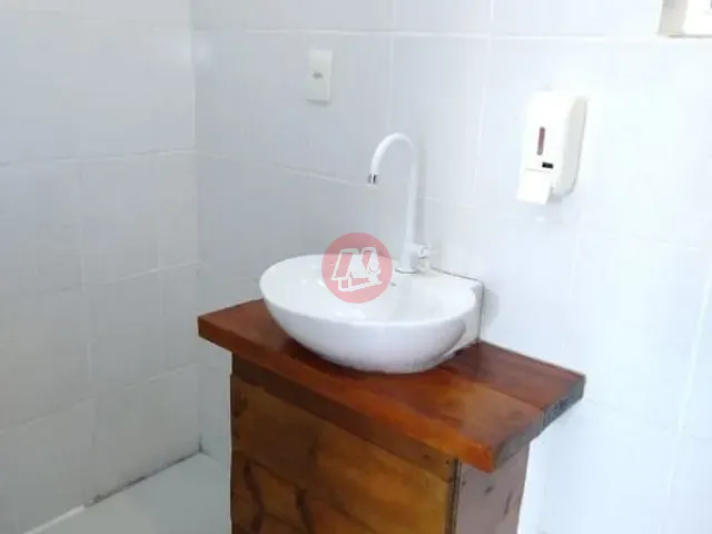 Sala à venda, no bairro Rio Branco em Porto Alegre