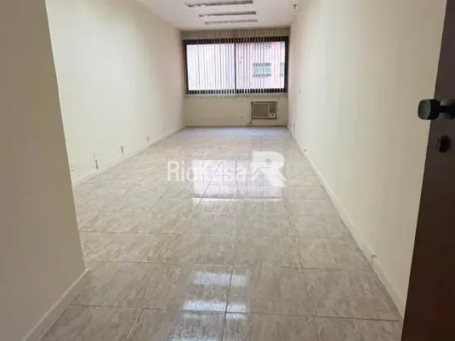 Sala à venda, no bairro Centro em Rio de Janeiro