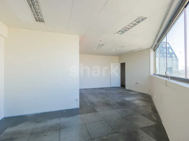Laje para alugar, no bairro Dezoito do Forte Empresarial/Alphaville. em Barueri