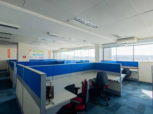 Laje para alugar, no bairro Dezoito do Forte Empresarial/Alphaville. em Barueri