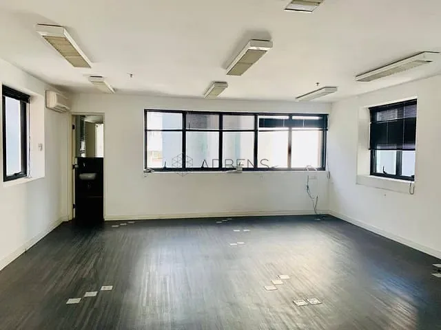 Sala para alugar, no bairro Cerqueira César em São Paulo