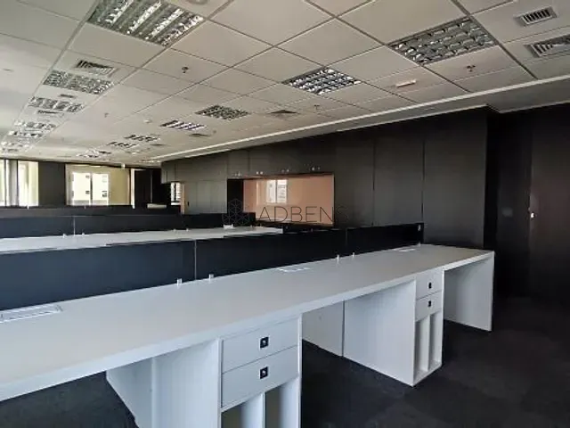 Conjunto comercial à venda ou para alugar, no bairro Vila Nova Conceição em São Paulo