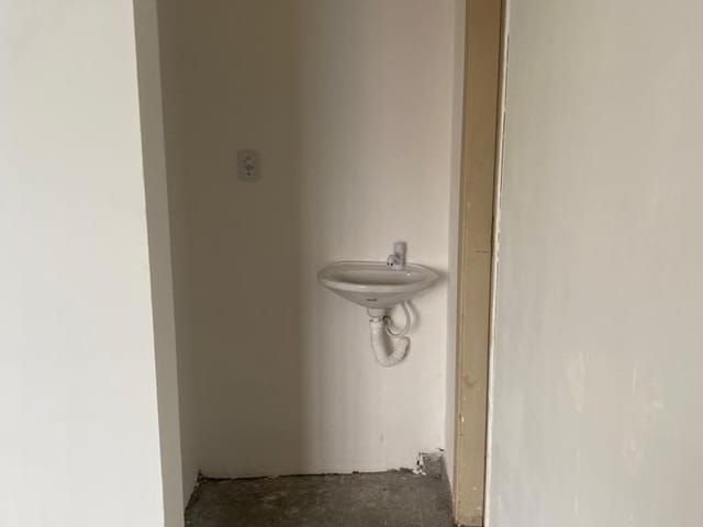 Sala com 26m², para alugar, no bairro Jardim Nomura em Cotia