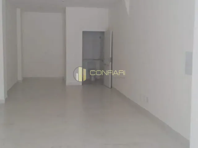 Sala à venda, no bairro Meia Praia em Itapema