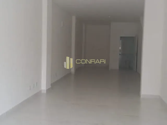 Sala à venda, no bairro Meia Praia em Itapema