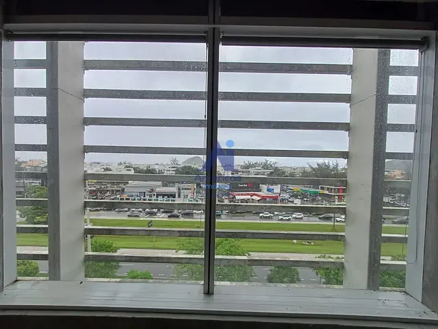 Sala à venda ou para alugar, no bairro Recreio dos Bandeirantes em Rio de Janeiro