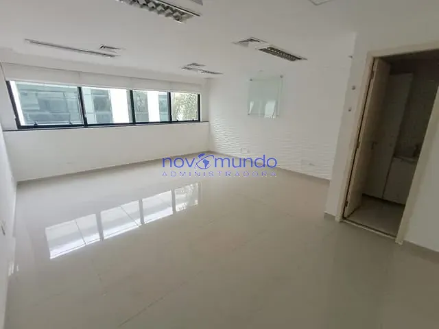 Sala com 32m², para alugar, no bairro Barra da Tijuca em Rio de Janeiro