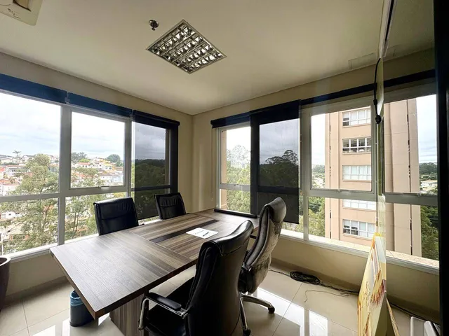 Sala à venda ou para alugar, no bairro Sítio Tamboré Alphaville em Barueri