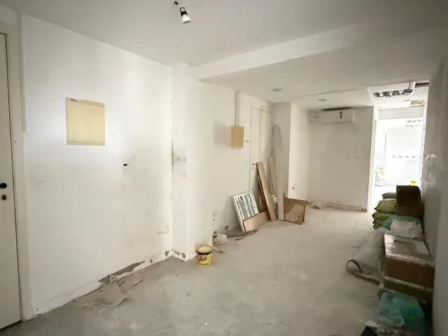 Sala à venda, no bairro Alphaville Centro Industrial e Empresarial/Alphaville. em Barueri