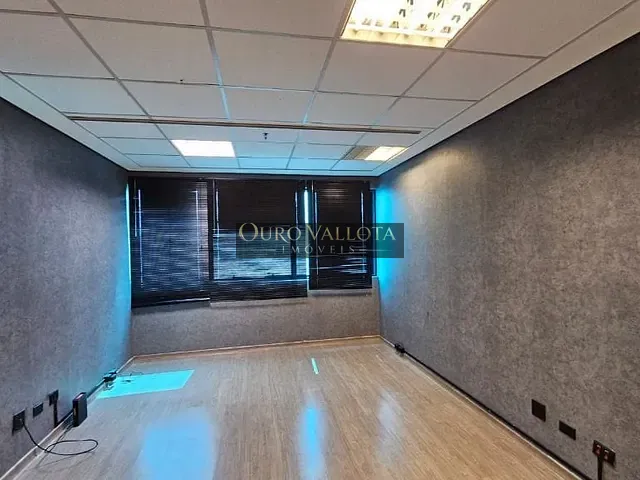 Sala com 25m², à venda, no bairro Jardim Salete em Taboão da Serra