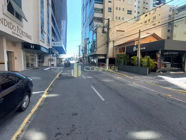 Sala com 150m², para alugar, no bairro Meia Praia em Itapema