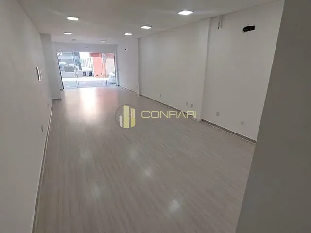 Sala com 150m², para alugar, no bairro Meia Praia em Itapema