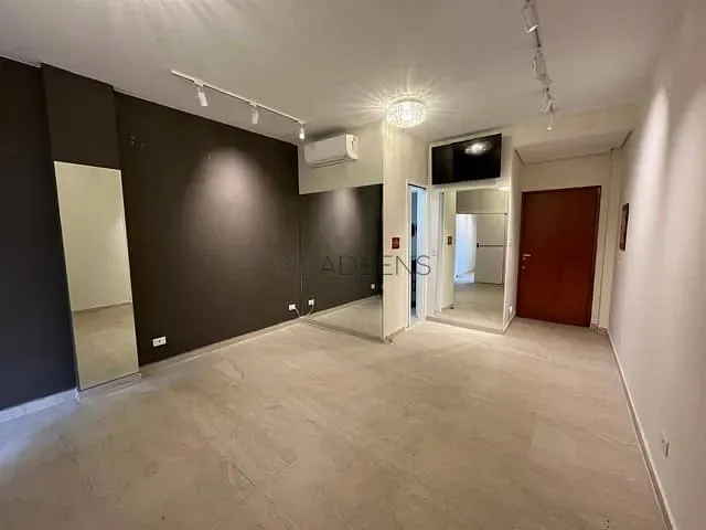 Sala à venda, no bairro República em São Paulo