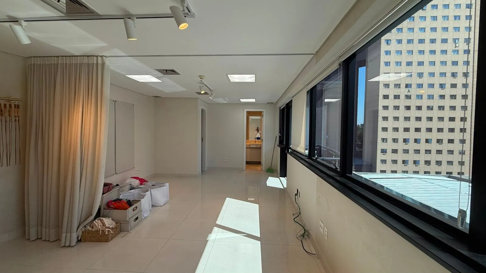 Sala em Alphaville Centro Empresarial — foto 1