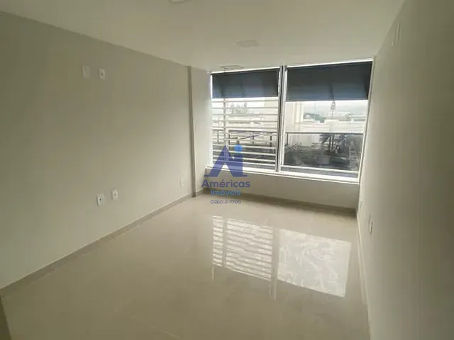 Sala à venda, no bairro Recreio dos Bandeirantes em Rio de Janeiro