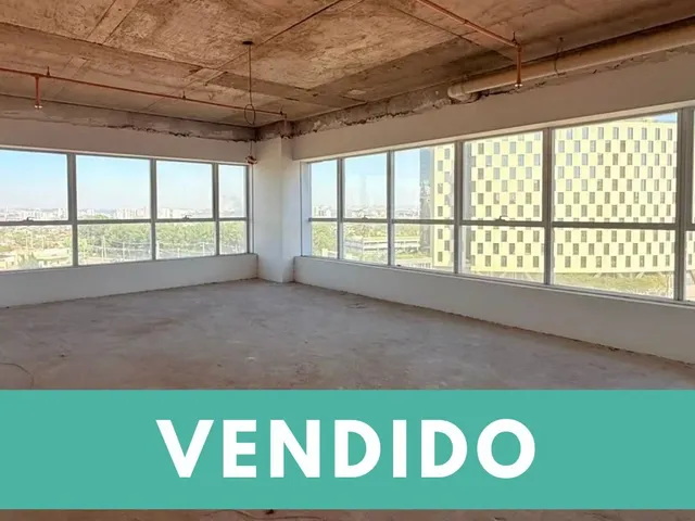 Sala à venda, no bairro Dezoito do Forte Empresarial/Alphaville. em Barueri