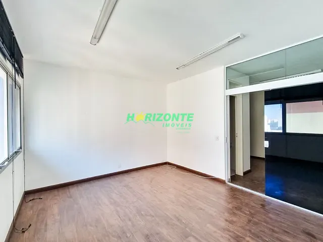 Sala com 32m², à venda, no bairro Centro em São José dos Campos