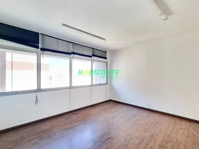 Sala com 32m², à venda, no bairro Centro em São José dos Campos