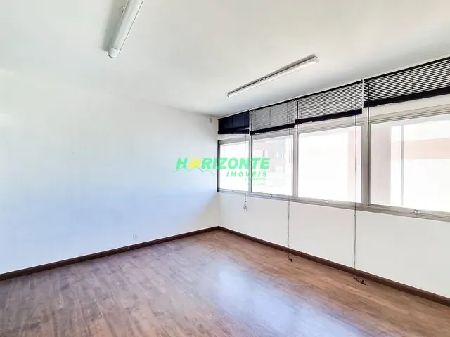 Sala com 32m², à venda, no bairro Centro em São José dos Campos