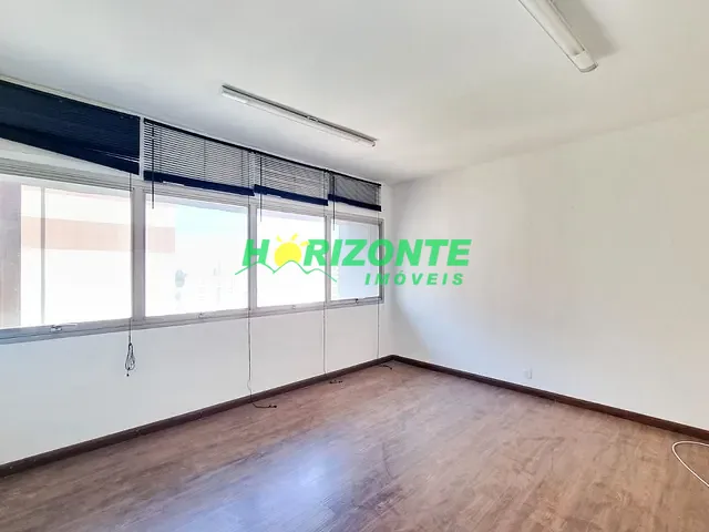 Sala com 32m², à venda, no bairro Centro em São José dos Campos