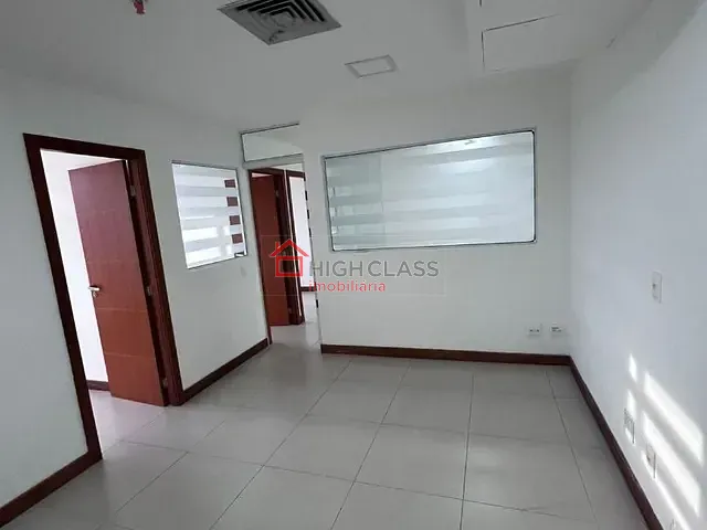 Sala para alugar, no bairro Praia da Costa em Vila Velha