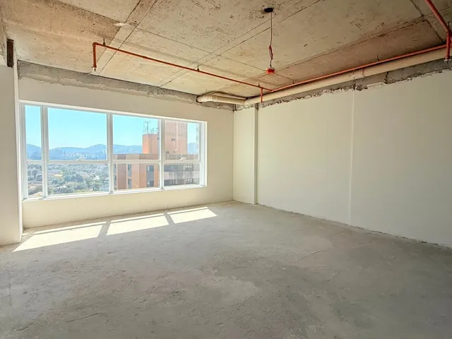 Sala à venda, no bairro Dezoito do Forte Empresarial/Alphaville. em Barueri