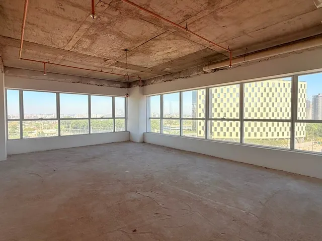 Sala à venda, no bairro Dezoito do Forte Empresarial/Alphaville. em Barueri