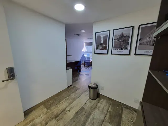 Sala à venda ou para alugar, no bairro Recreio dos Bandeirantes em Rio de Janeiro