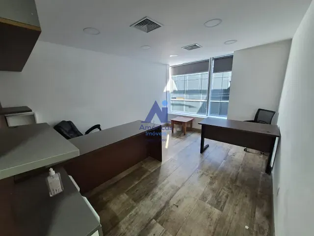 Sala à venda ou para alugar, no bairro Recreio dos Bandeirantes em Rio de Janeiro