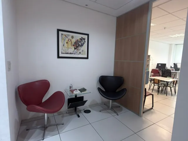 Sala à venda ou para alugar, no bairro Dezoito do Forte Empresarial/Alphaville. em Barueri