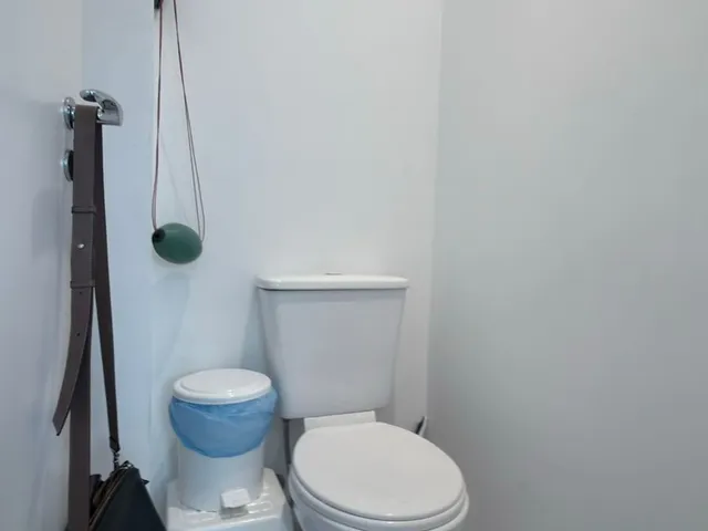 Sala à venda ou para alugar, no bairro Dezoito do Forte Empresarial/Alphaville. em Barueri