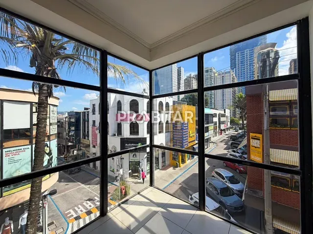 Sala 1 quarto e 2 banheiros, para alugar, no bairro Condomínio Centro Comercial Alphaville em Barueri