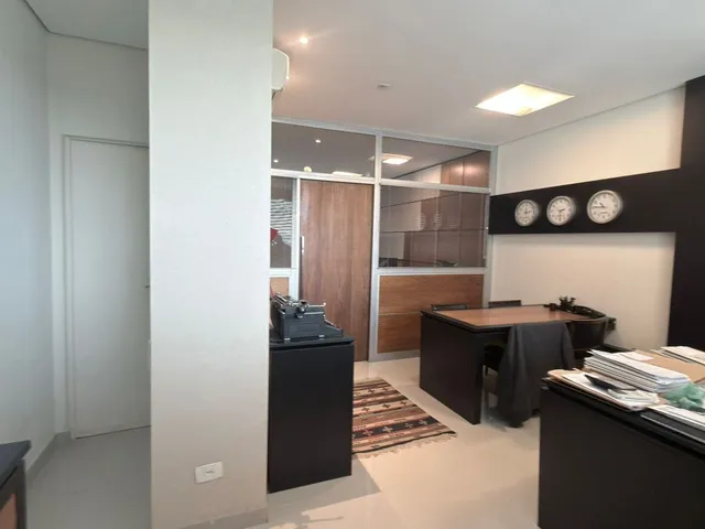 Sala à venda, no bairro Dezoito do Forte Empresarial/Alphaville. em Barueri