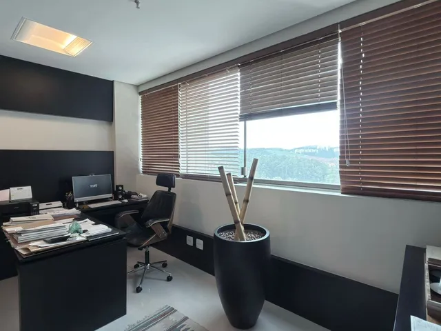 Sala à venda, no bairro Dezoito do Forte Empresarial/Alphaville. em Barueri