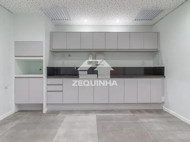 Sala com 296m², para alugar, no bairro Butanta em Sao Paulo